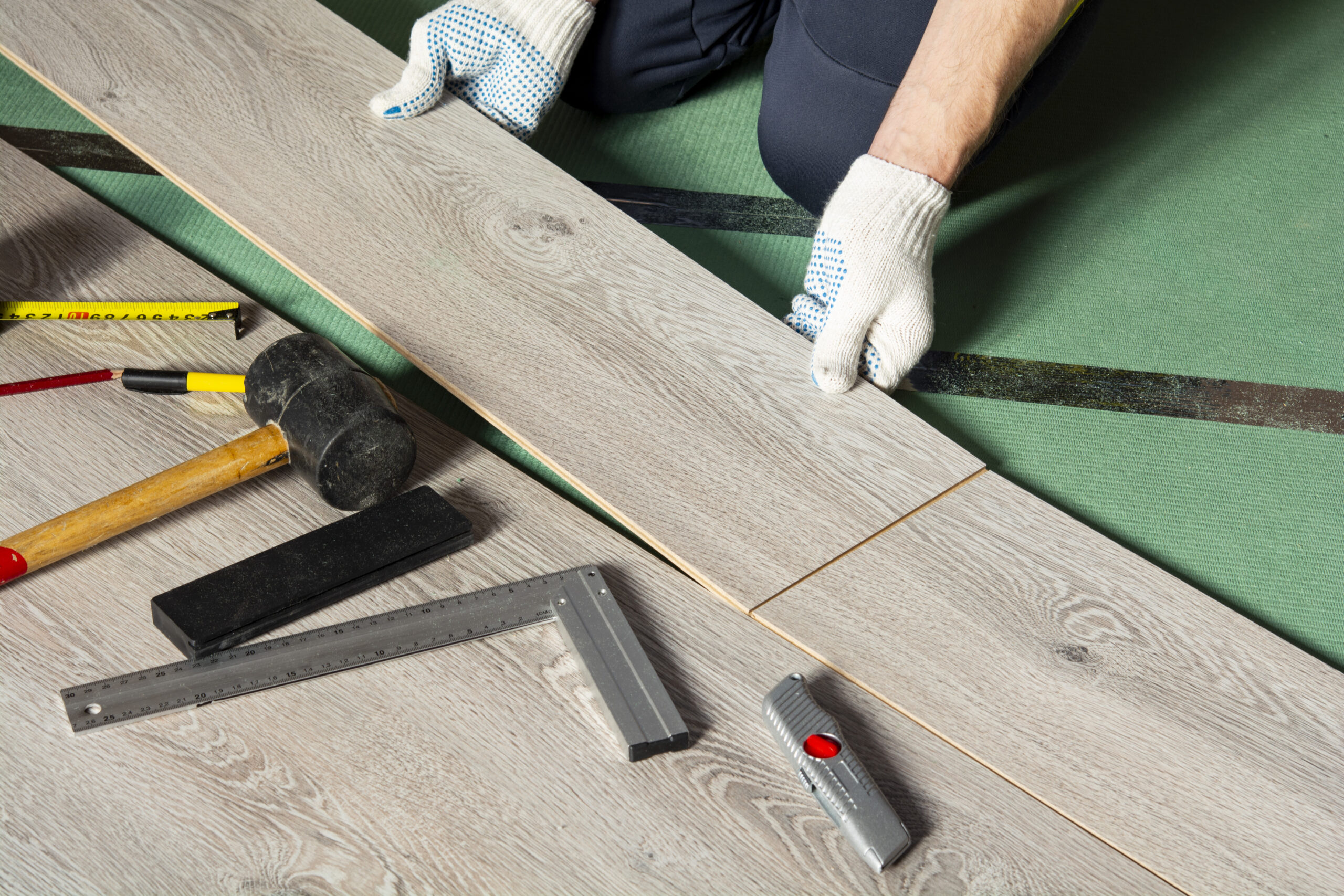 man installs new laminate flooring